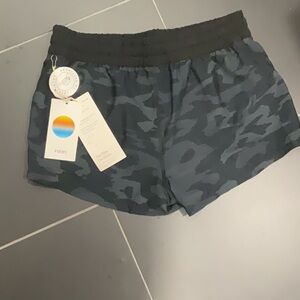 Vuori Women's Athletic Camo Shorts - Dark Blue